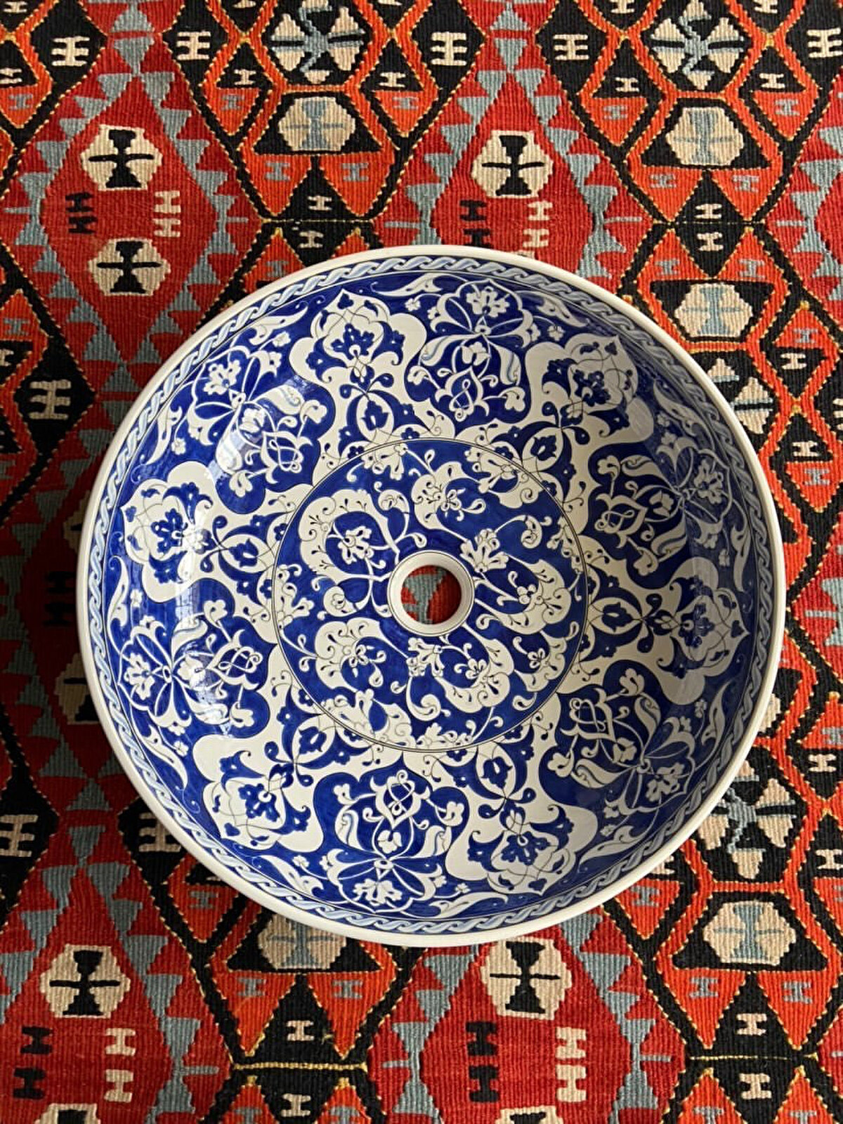 Sanatçının annesi için hazırladığı lavabo deseni ve uygulaması.