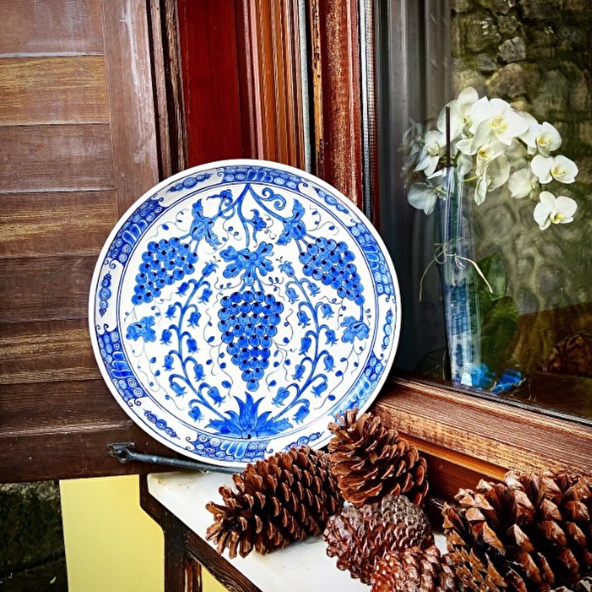 Sümbüllü üzümler, Nebile Topcu, İstanbul 2021.