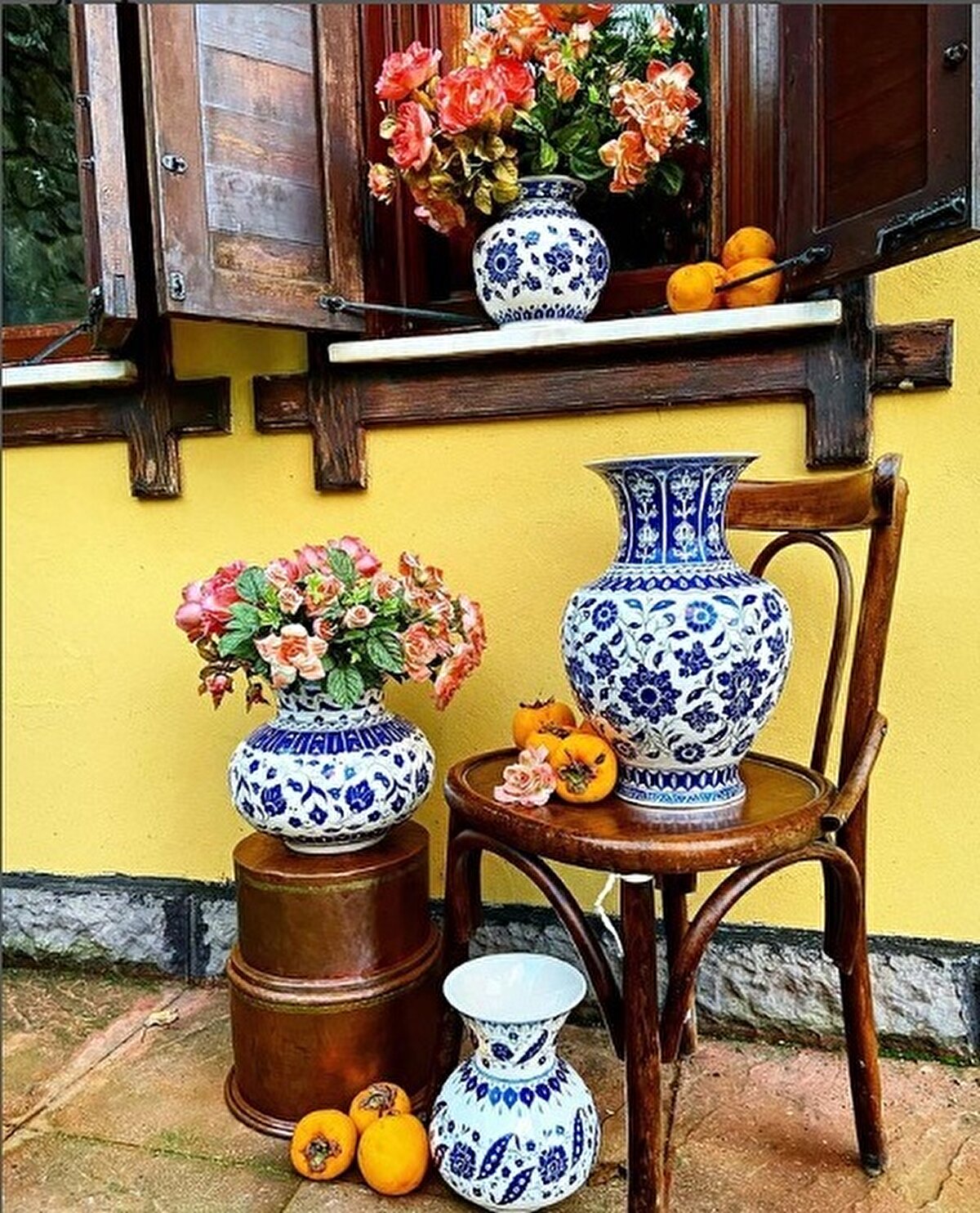 Nebile Topcu tasarımı çini vazolar.