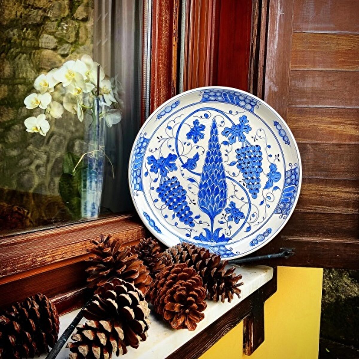 Sanat serüvenini sürdüren Nebile Topcu, sanatında daha iyi bir noktaya varmak adına Rasime Akar ve Esra Yavuz’dan desen tasarımı derslerine devam ediyor.