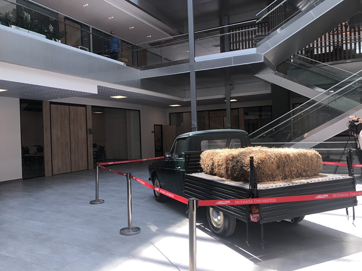 Biraz da öncülük yaptım kardeşlerime de hani bu işleri iyi yapsınlar, ilerlesinler. Benim Bursa’daki 40’ıncı senem. Gece gündüz çalıştık, koşturduk. Bir baktık ki üniversiteye kadar gelmişiz” diye konuştu.<br>