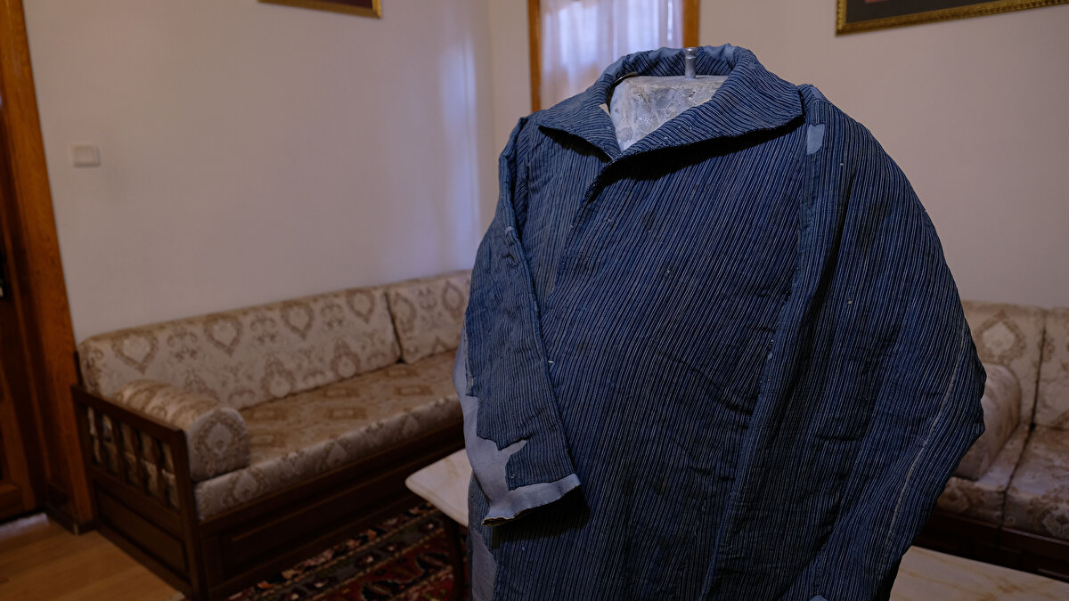 19 kumaşın neredeyse tamamının restorasyon ihtiyacı vardı. Bir kısmı küçük dokunuşlarla hayata geçirildi, bir kısmı ise 5 aylık bir zamandır devam ediyor. Restorasyonu 1 yıl süren kıyafetler de var. Kumaşların aslına zarar vermeden, Selçuklu Dönemi kumaşlarıyla karşılaştırıldı. Dünya müzesinde çok az da olsa Selçuklu Dönemi kumaş örnekleri var, onlarla karşılaştırıldı. Astarların ve kumaşların cinsi belirlendi.