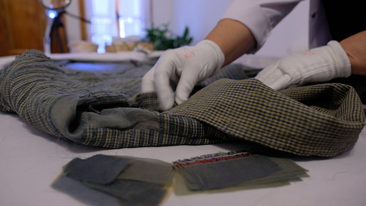 19 kıyafetin 12'sinin restorasyonunun tamamlandığını ifade eden Bakırcı, şöyle devam etti: