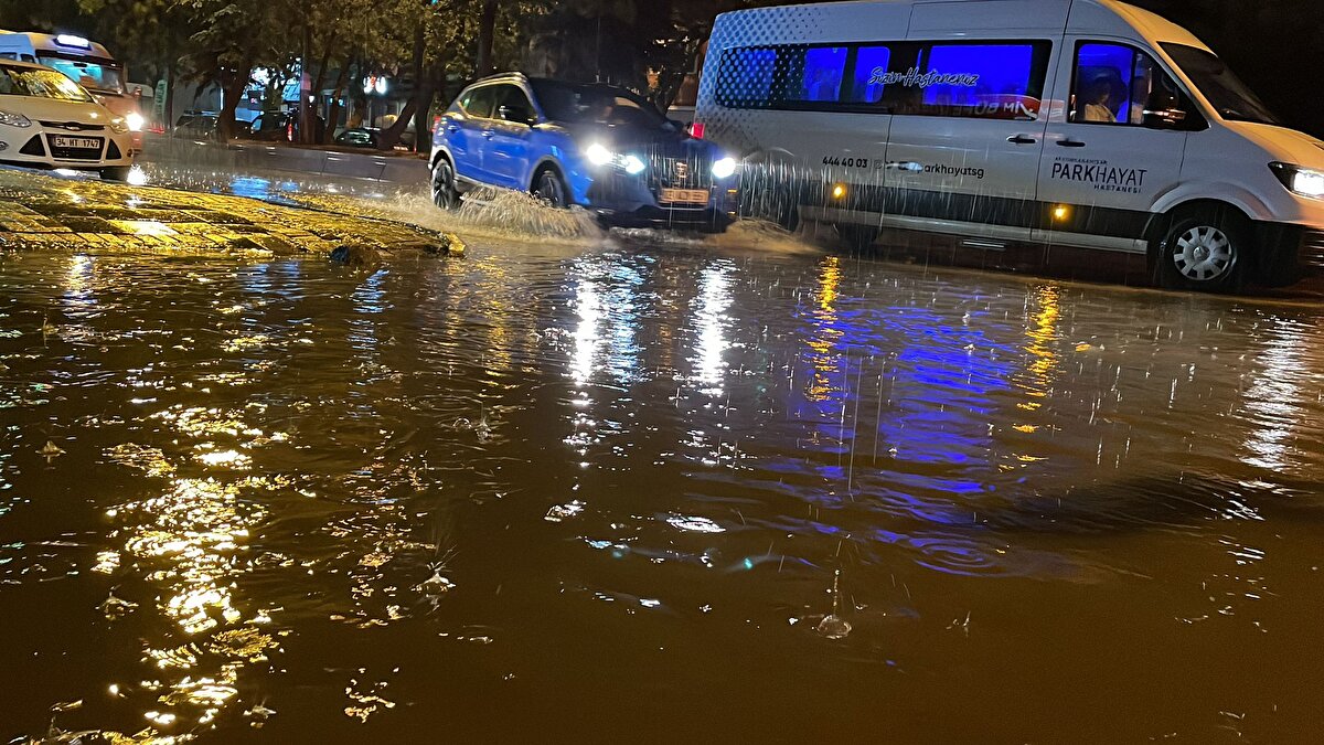 Belediyenin sosyal medya hesabından yapılan açıklamada, ilçeye bağlı Çalışlar köyünde bazı evler ile besihaneleri su bastığı ve hayvanların telef olduğu belirtildi.<br>