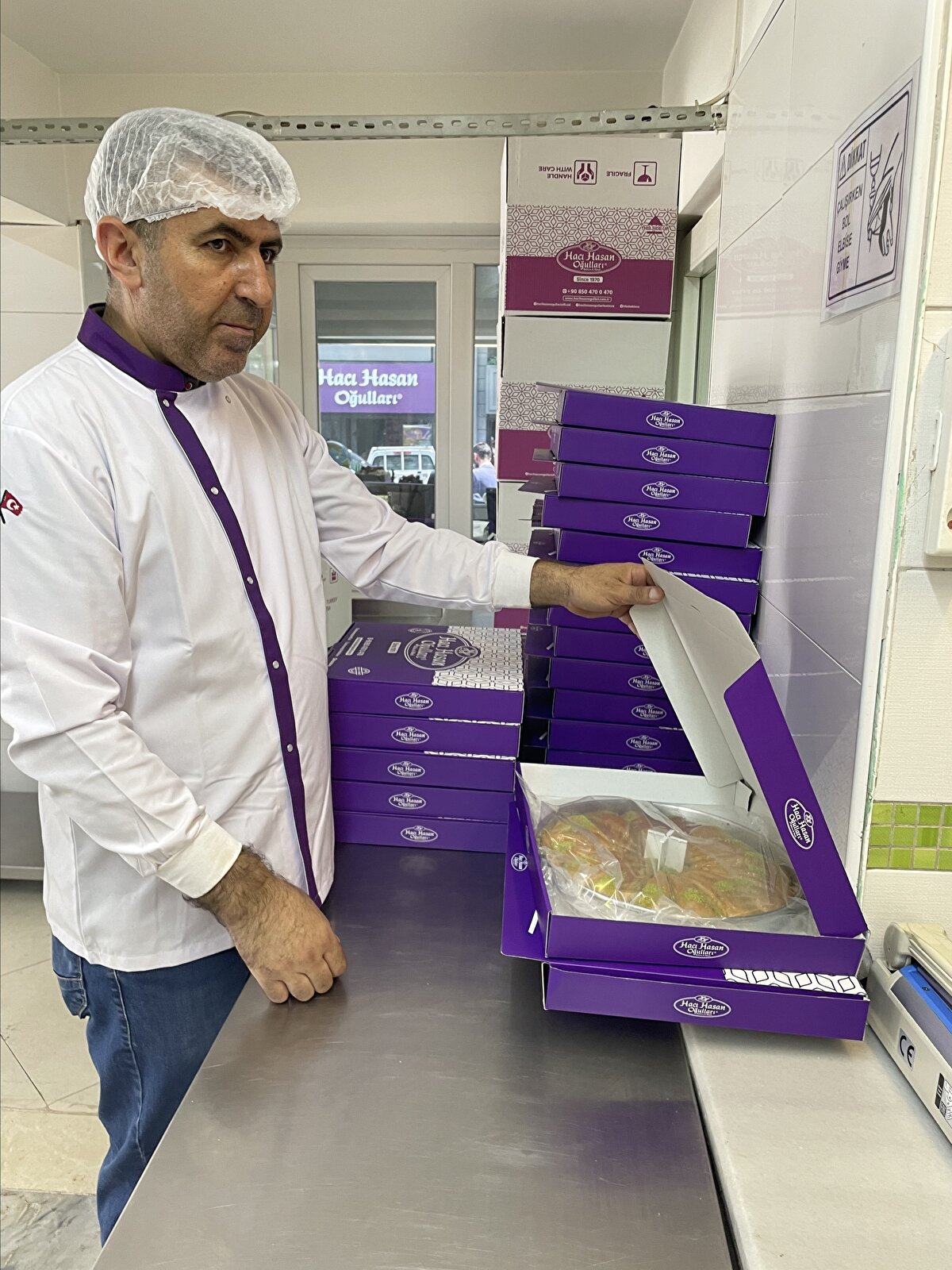 BUÜ Ziraat Fakültesi Gıda Mühendisliği Bölüm Başkanı Prof. Dr. Ömer Utku Çopur da son yıllarda özellikle Kovid-19 salgını döneminde gıda arzı ve güvenliğinin son derece önemli hale geldiğini, gerek üreticilerin gerekse tüketicilerin bunun bilincine varmaya başladığını kaydetti.