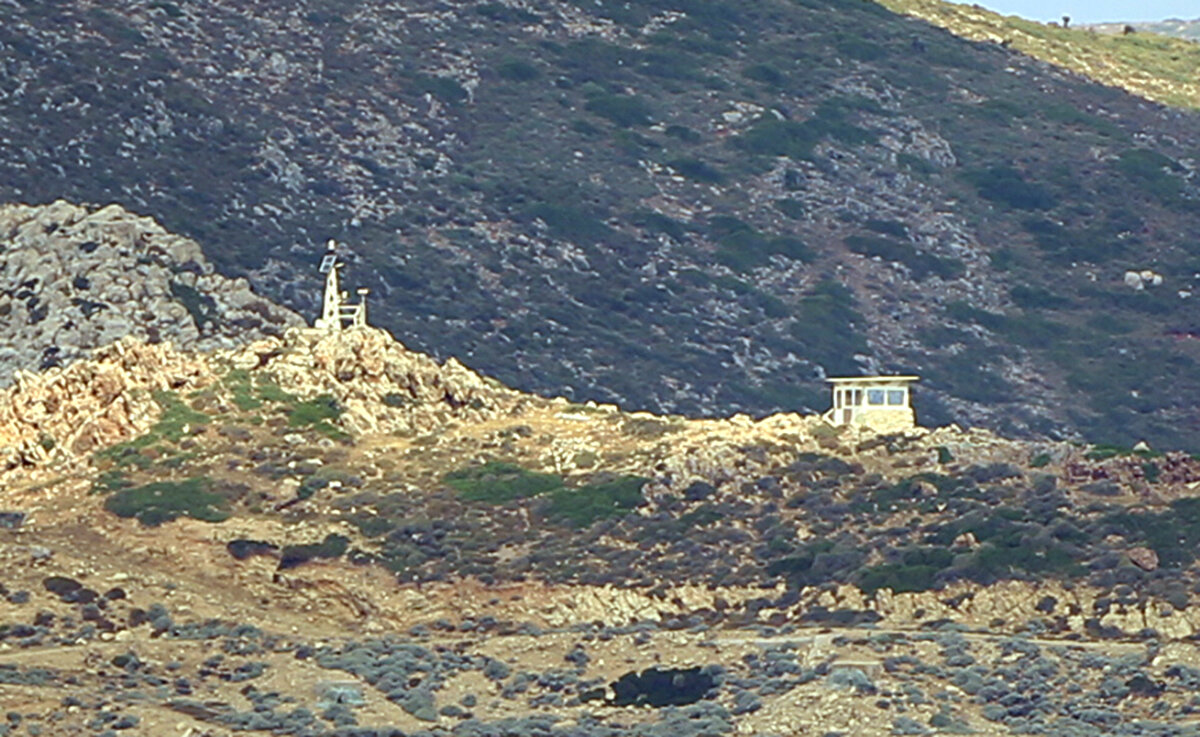 Ege Denizi'nde Onikiadalar olarak bilinen Batnoz, Lipsi, İleriye, Kelemez, İstanköy, İncirli, İstanbulya, İleki, Herke, Kerpe, Çoban, Sömbeki, Rodos ve Meis'in de olduğu bölgede statüsü belirsiz bazı kayalık alanlar, ada ve adacıklar da bulunuyor.<br><br>