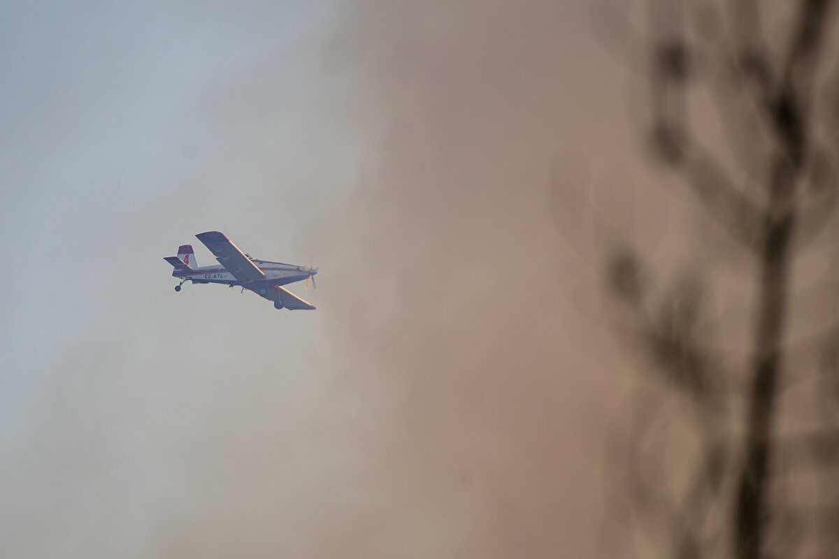 İçişleri Bakanı Soylu da, bir gazetecinin sorusu üzerine, yangının çıkış nedeni ile ilgili araştırmanın devam ettiğini söyledi.<br><br>Yangının sabotaj olduğu yönündeki iddialara ilişkin değerlendirme yapmanın erken olacağını dile getiren Soylu, "Bakanımızla geldikten sonra bir değerlendirme yaptık. Hem ormandaki arkadaşlarımız, hem emniyet ve jandarmamız bir değerlendirme yapıyorlar. Doğal sebeple mi, yoksa bir kamp sebebiyle mi çıktı, yoksa bir sabotaj mı var? Bütün bunları değerlendiriyorlar" dedi.