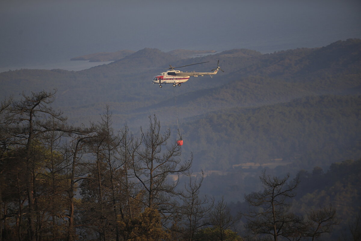 Bakan Kirişçi: 12'si uçak, 45'i helikopter 57 hava aracıyla müdahale ediliyor. Düne göre çok daha iyi durumdayız. Tatil için gelen vatandaşlarımızdan hellallik istiyoruz.
