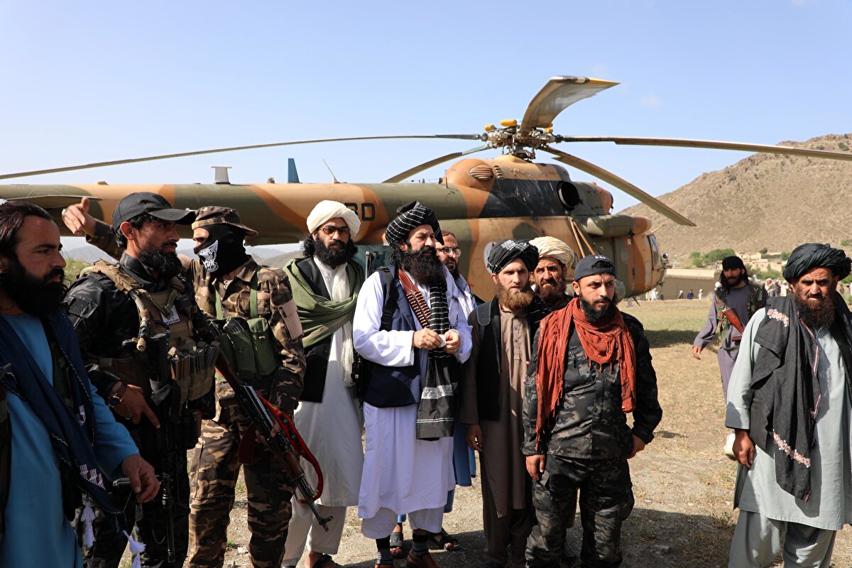 Kara yolu ile ulaşımın çok zor olması sebebiyle insani yardımlar ilk önce başkent Kabil ve çevre vilayetlere, buralardan da helikopterlerle deprem bölgelerine gönderiliyor.