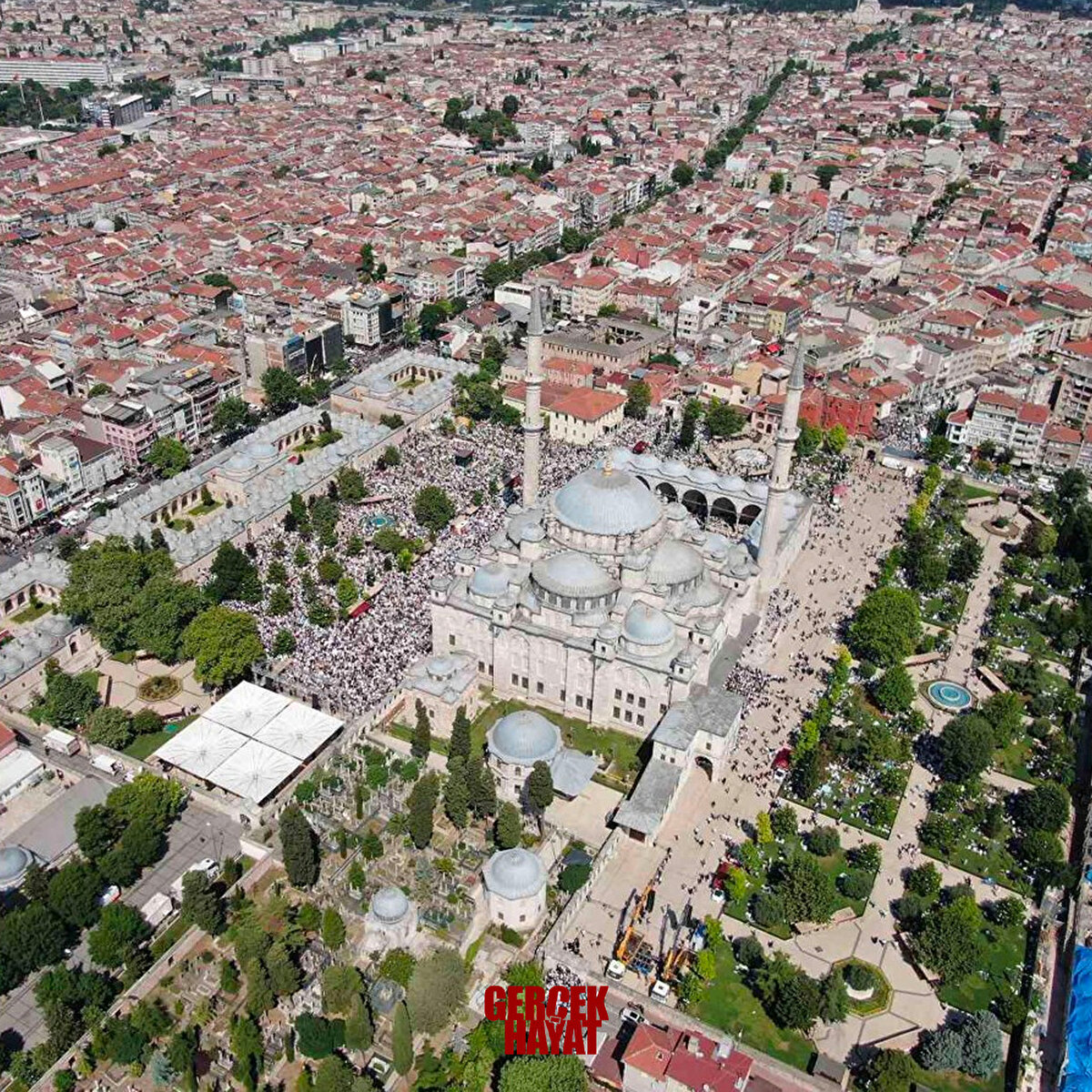 Bu soruya karşı mümkün olduğu kadar cevap verdiklerini ifade eden Ustaosmanoğlu, "Ama duymayanlarınız olabilir. Bize bu görevi- vasiyetini, kardeşlerimize anlatmamızı söylemiştir. 'Benden sonra' tabirini kullanarak, 'Son nefesimden sonra yerime Hasan (Kılıç) Efendi Hocamızı temsilci olarak ve cemaatin başı olarak bırakıyorum.' Bana defalarca onu korumamı, kollamamı tembih etti. Bu hakikati söyledim. Allah hepinizden razı olsun, rızasına uygun davranmayı muvaffak kılsın." dedi.