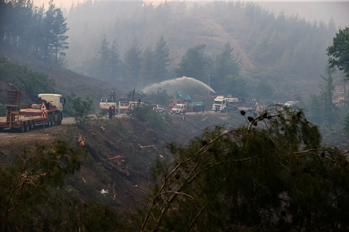 Ayrıca Marmaris'te toplam 274 kişinin önlem amacıyla evlerinden tahliye edildiği bilgisi verildi.<br><br>