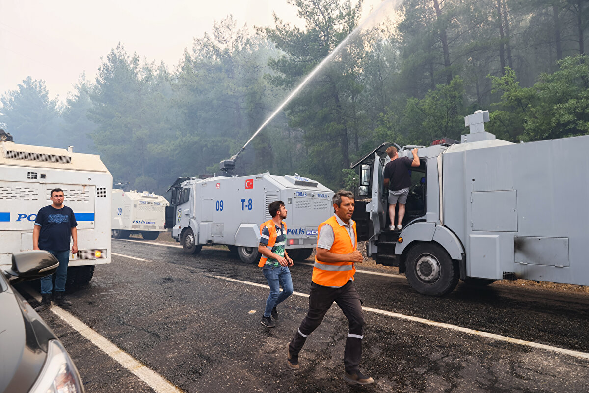 Marmaris Hisarönü Mahallesi Bördübet ve Yedi Adalar bölgesinde 21 Haziran saat 19.45 sıralarında yangın çıktığının bildirilmesi üzerine, Muğla İl Jandarma Komutanlığı ve İl Emniyet Müdürlüğü, olayın sabotaj olup olmadığıyla ilgili olarak çalışma başlattı.<br><br>
