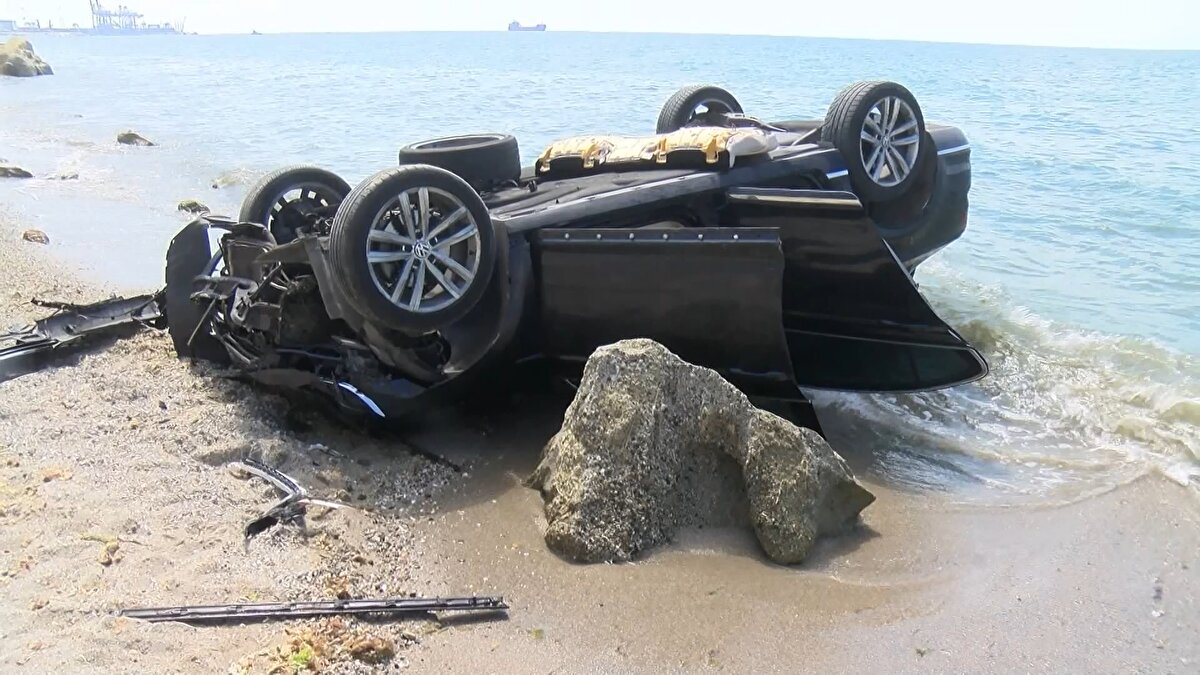 M.N.Ö, ardından otomobili 25 metrelik uçurumdan denize attı.
