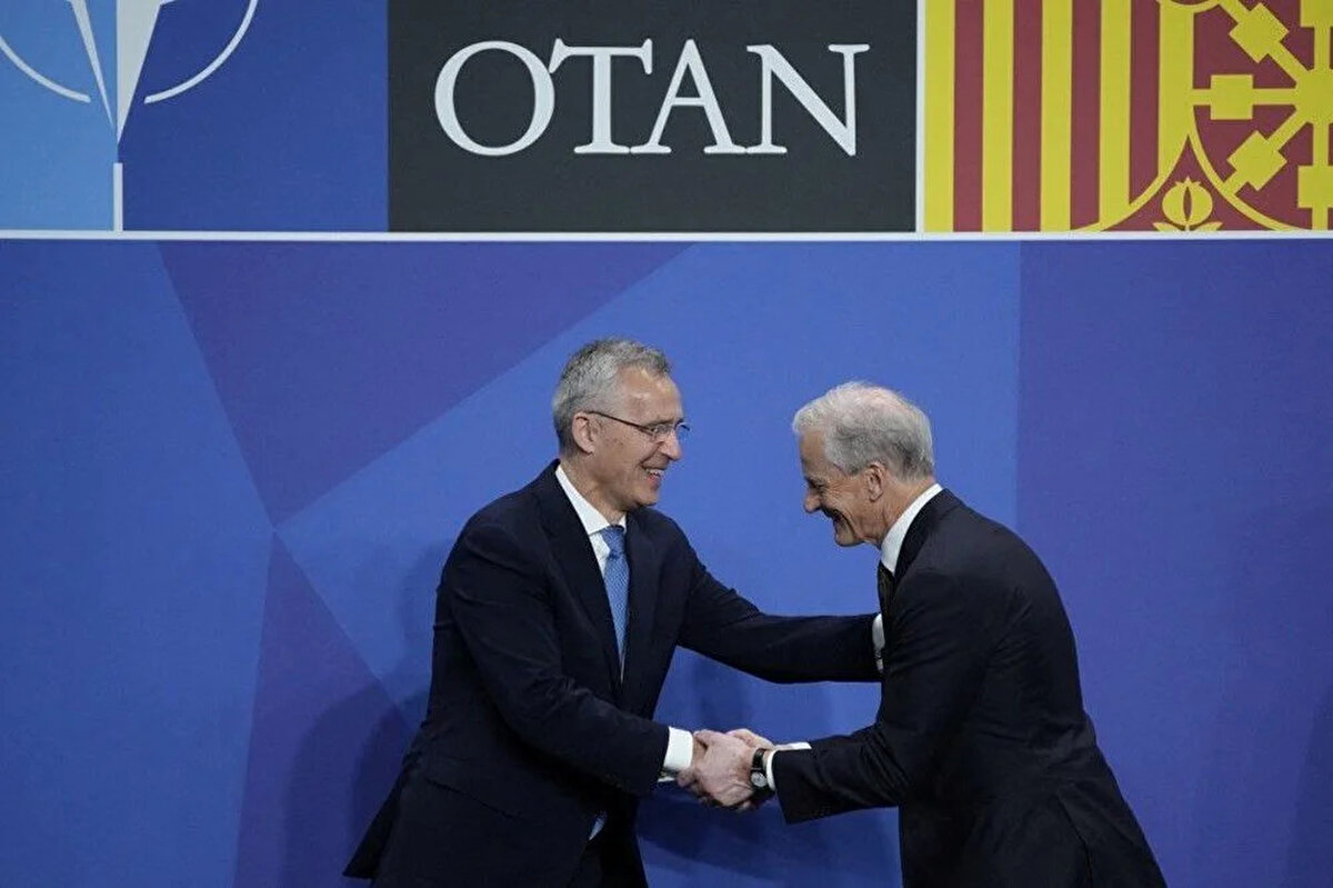 Öğleden sonraki oturuma ise NATO üyesi 30 ülkenin yanı sıra zirveye davetli olan, NATO'ya üyelik başvurusu yapan Finlandiya ve İsveç ile Gürcistan, Bosna Hersek, Avustralya, Yeni Zelanda, Japonya ve Güney Kore devlet veya hükümet başkanları da katılacak.<br><br>Zirvenin 29 Haziran'daki programı Prado Müzesi'nde verilecek akşam yemeği ile sona erecek.