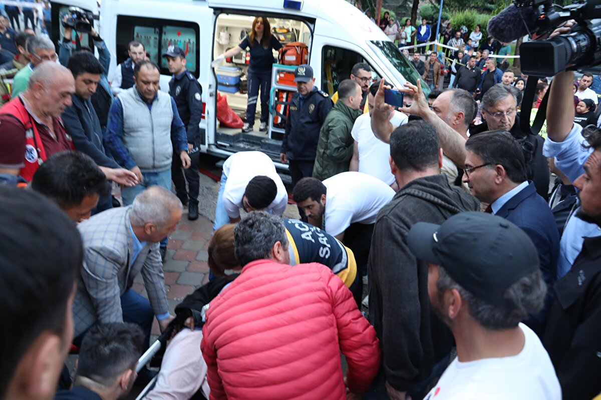 Akşam saatlerinde başlayan sağanak yağış özellikle Keçiören'de etkili oldu. Yoğun yağış nedeniyle oluşan sel suyu İncirli'de bir apartmanın zemin kat dairesini bastı. Evde bulunan genç bir kadın mahsur kaldı.<br><br>