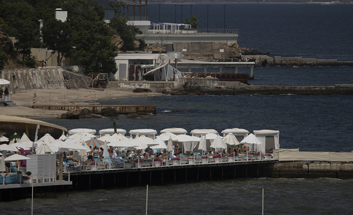 Rusya'nın 2014'te Kırım'ı işgal ettiği zaman Ukrayna'ya ait ve üzerinde Ukraynaca yazılar bulunan deniz mayınlarını çaldığını, 2022'de ise onları denize atarak Ukrayna tarafını mayın döşemekle suçladığını anlatan Gumenyuk, "Rusya, bu mayınlar Türkiye veya Romanya'da ortaya çıkınca Ukrayna'ya ait olduğunun sanılması için böyle yaptı ama biz en başta bunun açıklamasını yaptık. Bu bir sabotajdır. Ukrayna denize mayın döşemedi." ifadelerini kullandı.