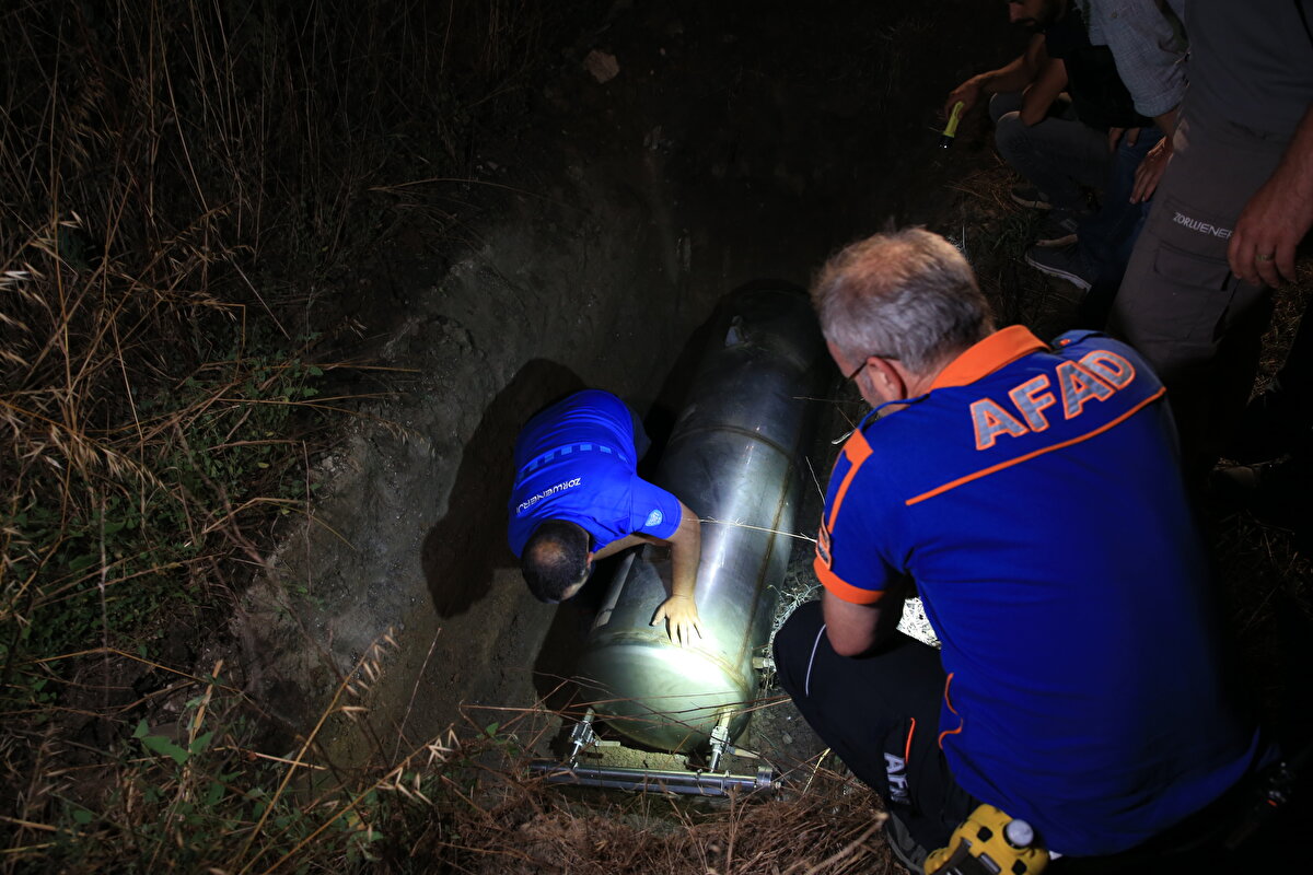 Bu sırada koku, rüzgarın etkisiyle Kırklareli ve Edirne'deki birçok yerleşim alanına yayıldı.<br><br>