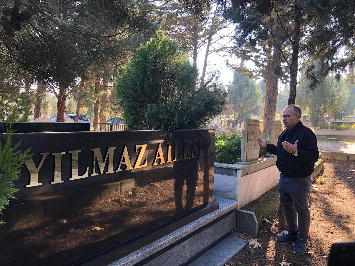 BABASI OLDUĞU SAPTANDI<br><br>Alınan örneklerin İstanbul Adli Tıp Kurumu'nda incelemesi tamamlandı. Hazırlanan raporda, Ahmet Necati Yılmaz'ın Hakan Yılmaz'ın biyolojik babası olduğu belirtildi. Raporda, "Ahmet Necati Yılmaz'ın yüzde 99,99 ihtimalle Hakan Yılmaz'ın biyolojik babası olabileceği tespit edildi" ifadesi yer aldı.