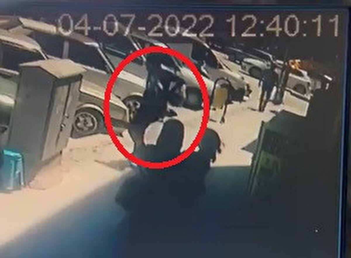 Sabah Gazetesi’nin haberi göre, psikolojik sorunları olduğu ileri sürülen katil zanlısı Yavuz'un 2014'te LGS'de (Liseye Giriş Sınavı) tam puan olarak Türkiye birinciliğine ortak olduğu, üniversite sınavında da ilçe birincisi olarak Hacettepe Üniversitesi Tıp Fakültesi'ni kazandığı öğrenildi.<br><br>