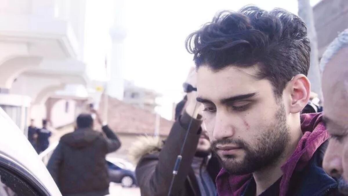 Avukat Daylan, sosyal medyada Kadir Şeker adına açılan hesaplarında sahte olduğunu ifade ederek, ''Müvekkilim Kadir Şeker'e ait hiçbir Twitter ya da sosyal medya hesabı yoktur. Müvekkilim adına açılmış olan hesapların tamamı sahte hesaplar olup, kesinlikle itibar edilmemesi başta sayın basınımız olmak üzere milletimizden istirham ederim. Müvekkilimiz halen cep telefonunu dahi açmamış olup, iletişimi dahi yüz yüze ya da ailesi üzerinden kurmaktayız'' diye konuştu