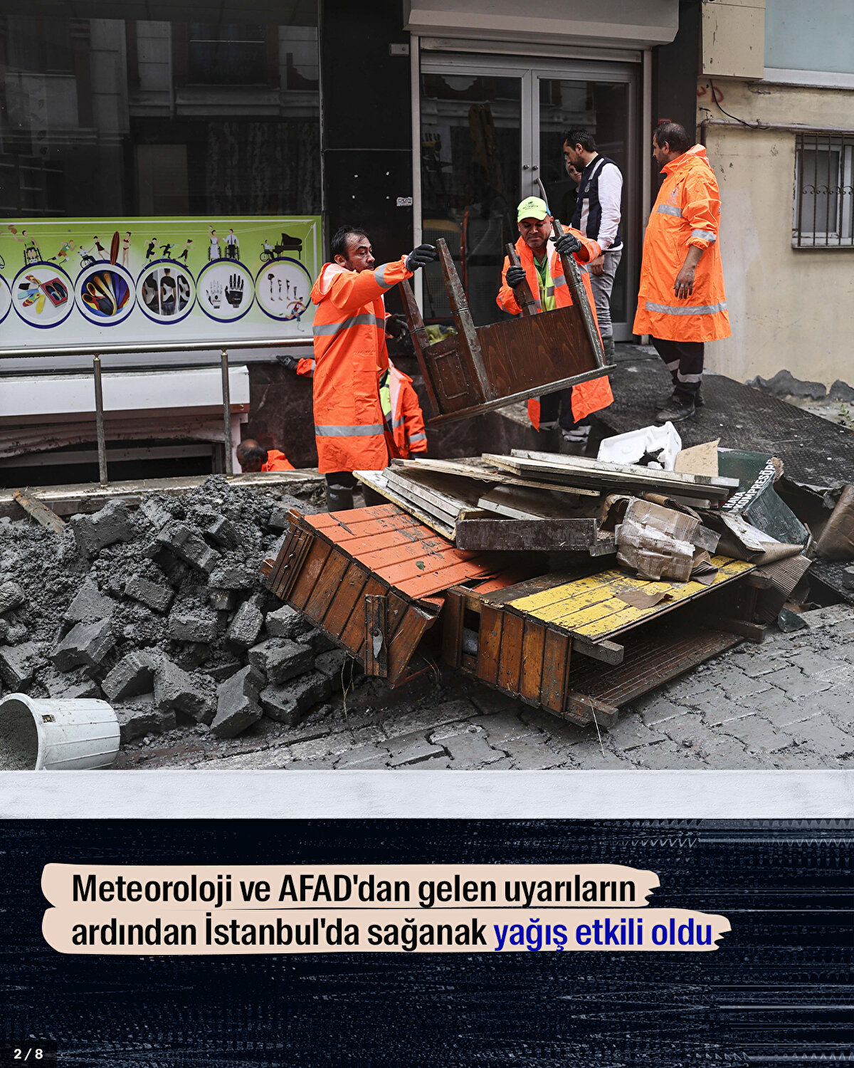 Meteoroloji ve AFAD'dan gelen uyarıların ardından İstanbul'da sağanak yağış etkili oldu