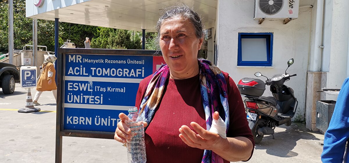 Yaralananlar kendi imkanları, yakınlarının yardımı ya da ambulanslarla hastanelere gitti. 