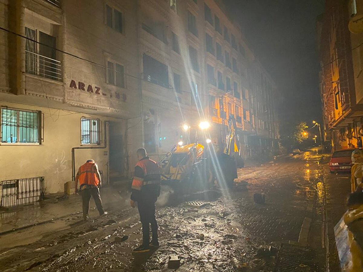 EN FAZLA YAĞIŞ SARIYER'DE <br><br>Kuvvetli yağış, Anadolu yakasında Boğaz çevresi ile Avrupa yakası geneline etkili oldu.