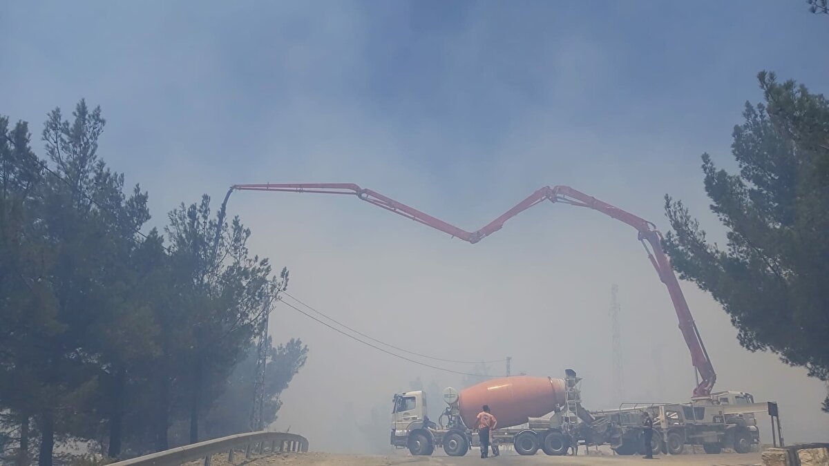 Korkutan yangın, Mesudiye Mahallesi Radar mevkiinde saat 12.30 sıralarında meydana geldi. Edinilen bilgiye göre, ormanlık alandan alevlerin yükseldiğini fark eden vatandaşlar durumu 112 Acil Çağrı Merkezi’ne bildirdi. İhbar üzerine bölgeye ekipler yönlendirildi.