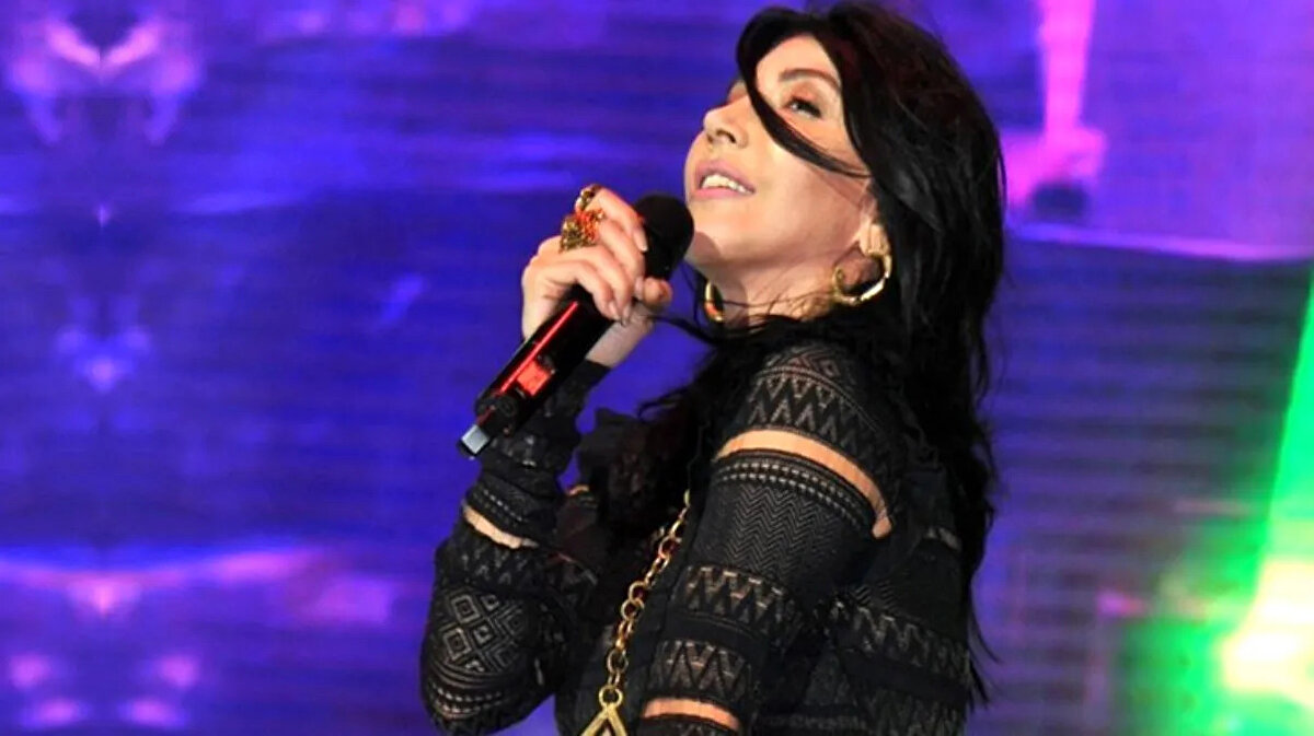 HANDE YENER - Makbule Hande Özyener<br><br>