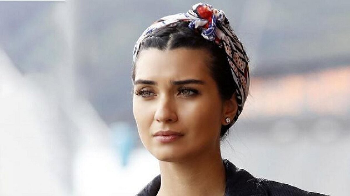 TUBA BÜYÜKÜSTÜN - Hatice Tuba Büyüküstün<br><br>