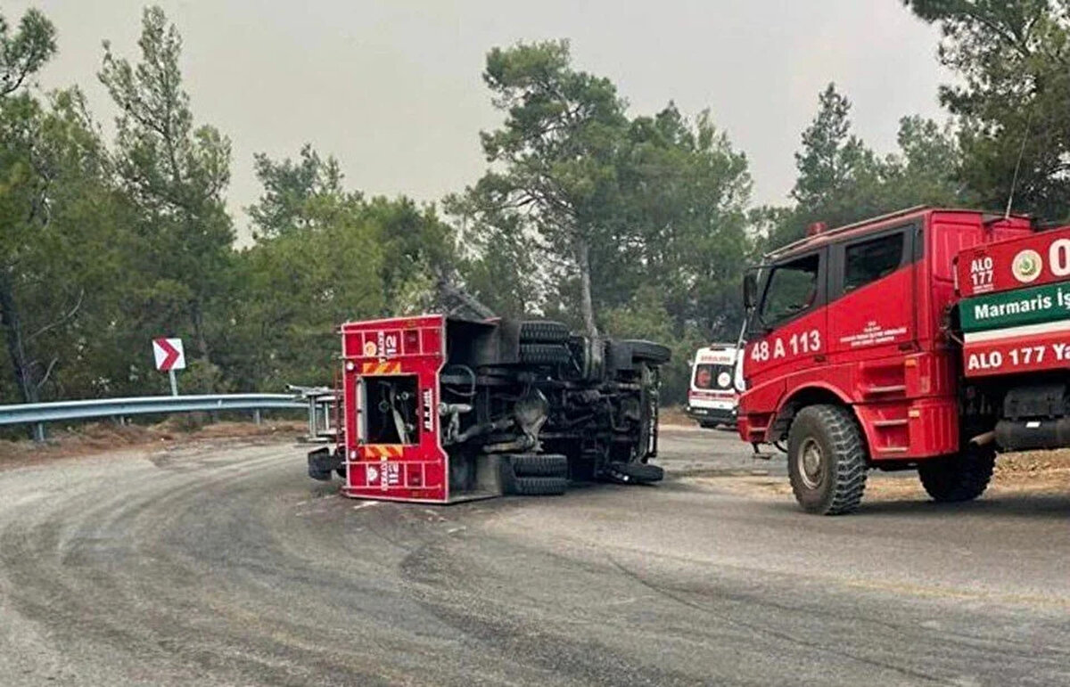 Tarım ve Orman Bakanı Yardımcısı Dr. Veysel Tiryaki, yaptığı açıklamada, "Datça Mesudiye'de 12:21'de çıkan orman yangınına ilk müdahaleyi 12:35'de yaptık. 7 uçak, 14 helikopter, 75'i arazöz toplam 96 iş makinası, 400 personelimizle yangını söndürmek için var gücümüzle çalışıyoruz. Ormanın Kahramanları yeşil vatanımızı korumak için mücadele ediyor" dedi.<br><br>