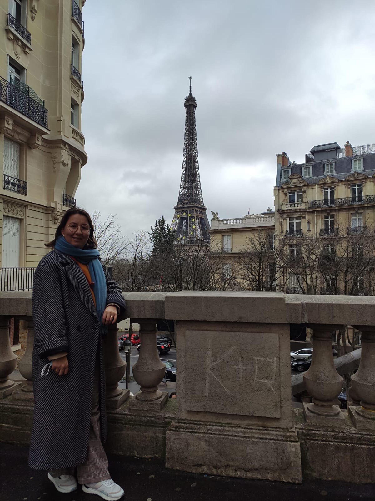 Yumurta ve fesleğen satarak 17 yaşında açık öğretim üzerinden ortaokula başlayan Tahtacı, liseyi de büyük zorluklarla yine açık öğretim üzerinden tamamlayarak 23 yaşında mezun oldu.<br><br>