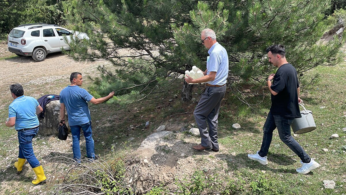 Hastaneye gelen çocuklardan bazılarının tedavisinin yoğun bakım ünitesinde sürdüğünü aktaran Kılıç, "Yoğun bakımda olanlar var ama bir kısmı çıktı, diğerleri de çıkacak gibi. Bir süre gözetimden sonra yoğun bakımdan çıkma durumları oluyor. Şu an hayati tehlikeleri yok." ifadesini kullandı.<br>