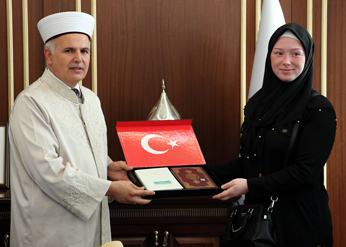 Çok rahatladığını ifade eden Bettirger, "İçim çok güzel oldu. Çok uzun süreden beri Müslüman olmak istiyordum. Hiç kimse bana söylemedi ben kendim Müslümanlığı seçtim. Çünkü İslam çok güzel bir din. Müslümanlığa geçtiğimde kendimi tutamadım, ağladım." dedi.<br>