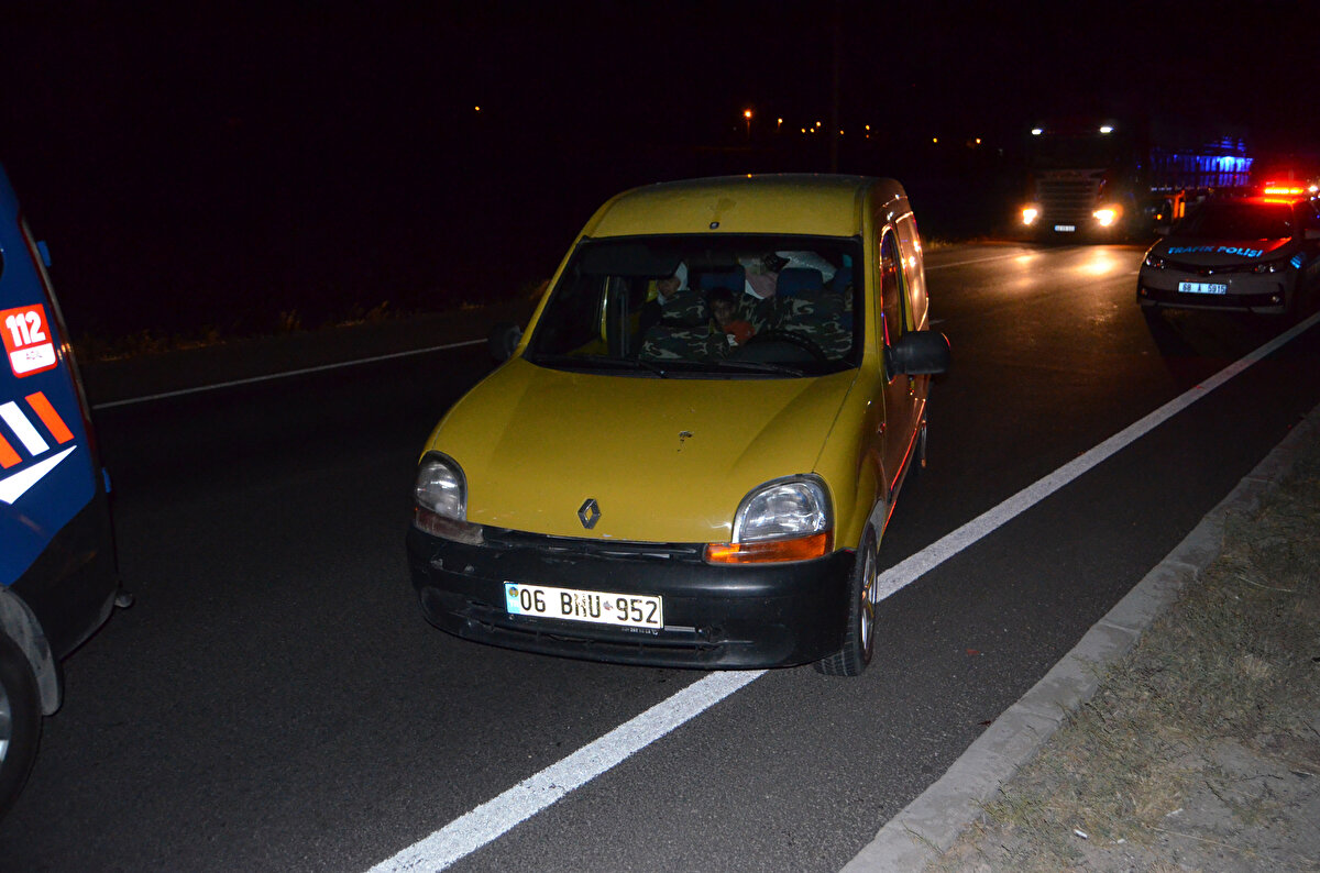 Yolculuk sırasında 13 aylık Muhammed Melih Bucak'ın uyuması üzerine annesi Bahar Bucak, oğlunu bagajdaki eşyaların üzerine yatırdı.