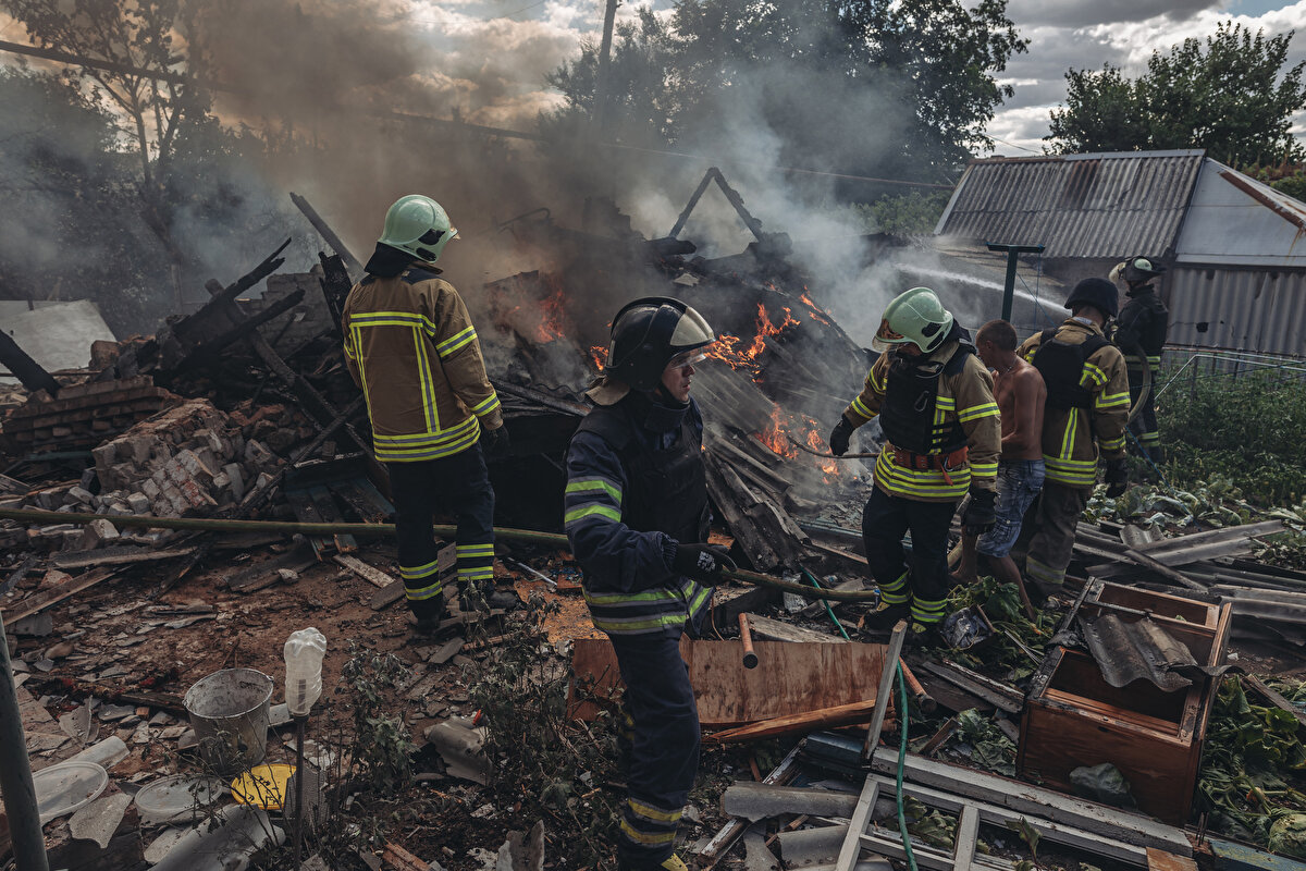 Farhan Haq ayrıca BM Genel Sekreteri Antonio Guterres'in pazartesi günü Ukrayna Devlet Başkanı Volodimir Zelenskiy ile telefonda görüştüğü, iki tarafın, Ukrayna gıda ürünlerini Karadeniz üzerinden herhangi bir engel olmadan ihraç etmek için devam eden müzakereleri ele aldığı, Genel Sekreter'in gerekirse İstanbul'a gitmeye hazır olduğu bilgisini verdi.<br>