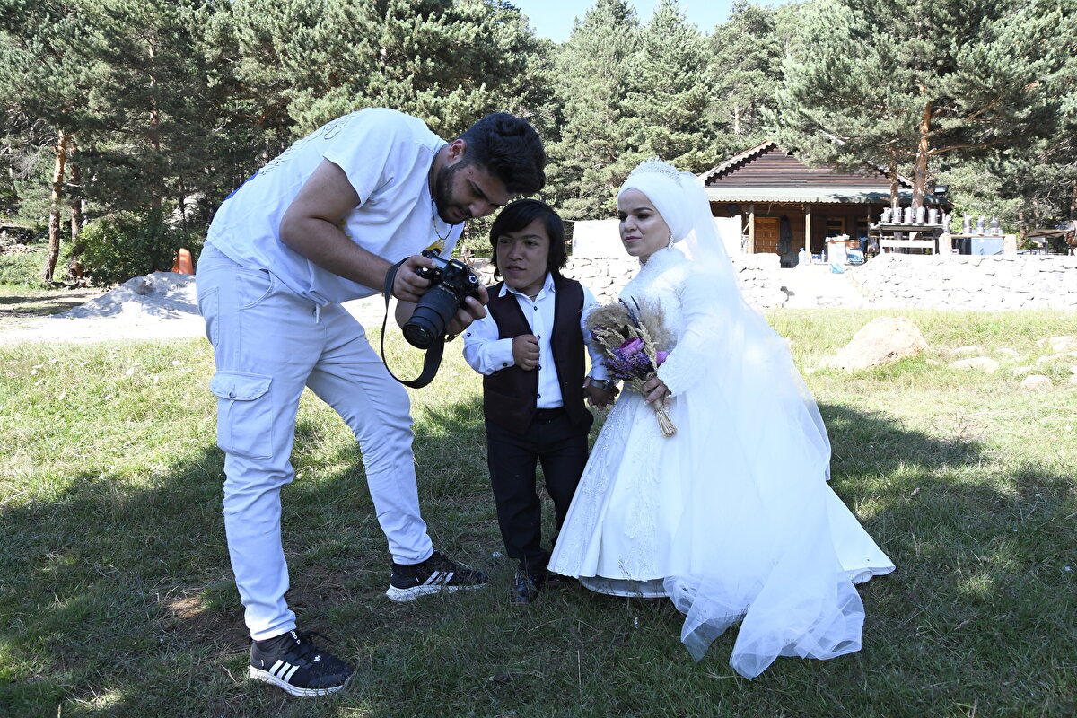 Evlilik kararının kendisi için zor olmadığı dile getiren Öztürk, şunları söyledi:<br>