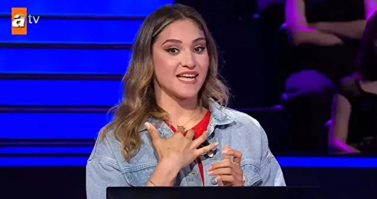 Mili başarılarıyla hem Kenan İmirzalıoğlu'nu hem de seyircileri kendine hayran bırakan Işıldar, Marmara Üniversitesi Spor Yöneticiliği okuduğunu olduğunu belirtti.<br><br>2015 yılında boks hayatına başlayan 20 yaşındaki genç sporcu 2017, 2018, 2019 yılında Avrupa Şampiyonu olduğunu 2021 yılında ise Polonya'da dünya şampiyonu olarak Türkiye'ye altın madalya kazandırdığını anlattı. Bu yıl ilk büyükler müsabakası oynadığını ve gözünün olimpiyatlarda olduğunu ifade eden Işıldar, en büyük hedefinin 2024 Paris Olimpiyatları olduğunu söyledi.<br><br>