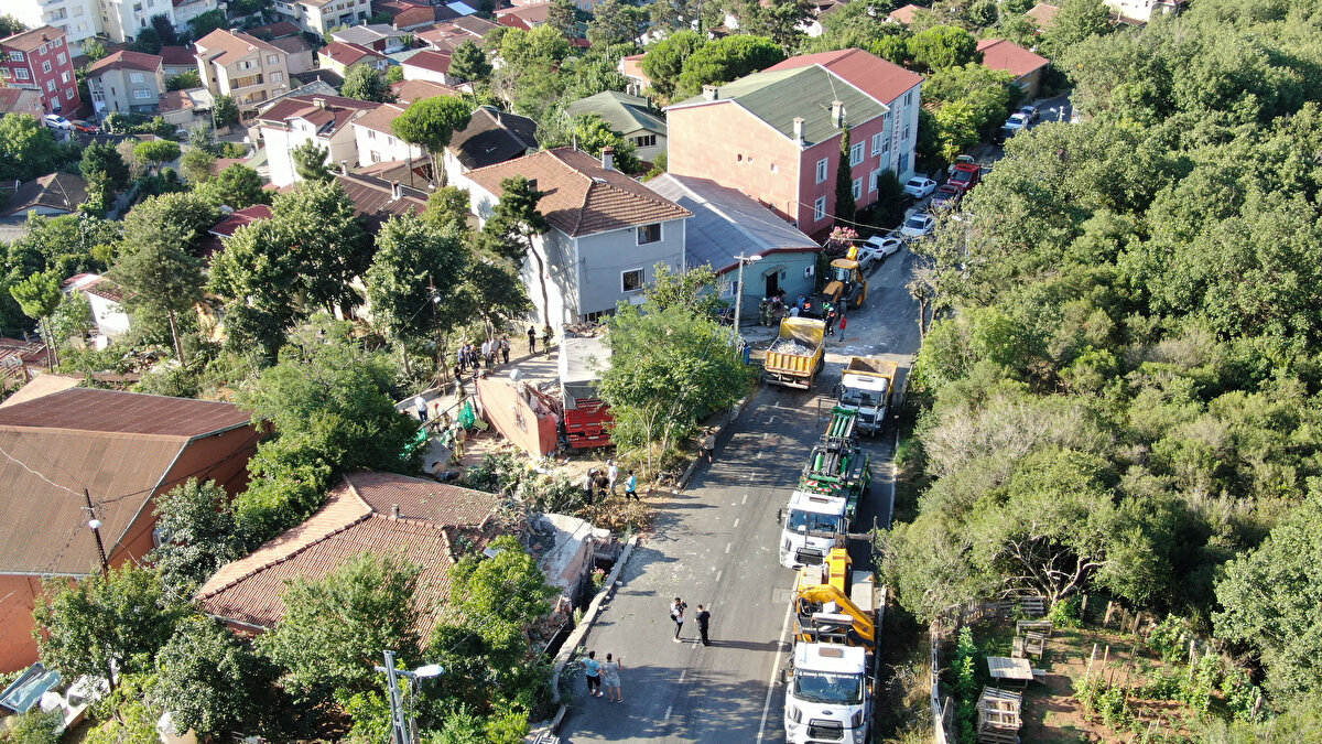 Navigasyonun şoförü, kamyonların girmesi yasak olan yola yönlendirdiği iddia ediliyor.<br><br>