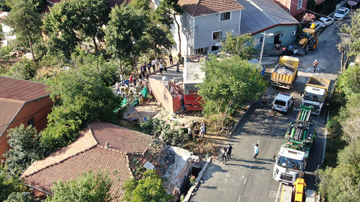 Yaralılar ambulanslarla çevre hastanelere kaldırıldı. Anne Gülşah Yörük’ün durumun ağır olduğu öğrenildi.<br><br>