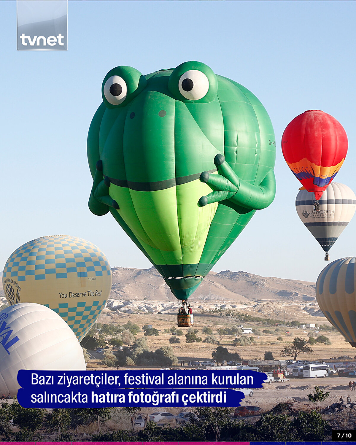 Bazı ziyaretçiler, festival alanına kurulan salıncakta hatıra fotoğrafı çektirdi