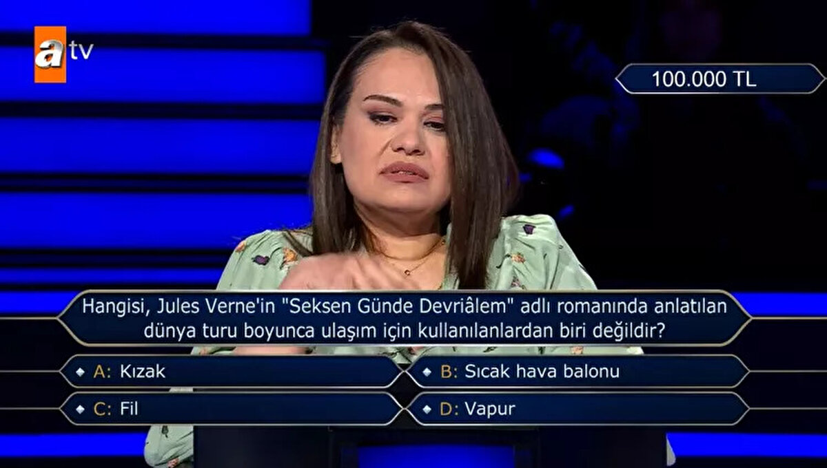 Kızak, Sıcak Hava Balonu, Fil ve Vapur seçenekleri arasında kararsızlık yaşayan yarışmacı telefon joker hakkını kullanmaya karar verdi.<br><br>