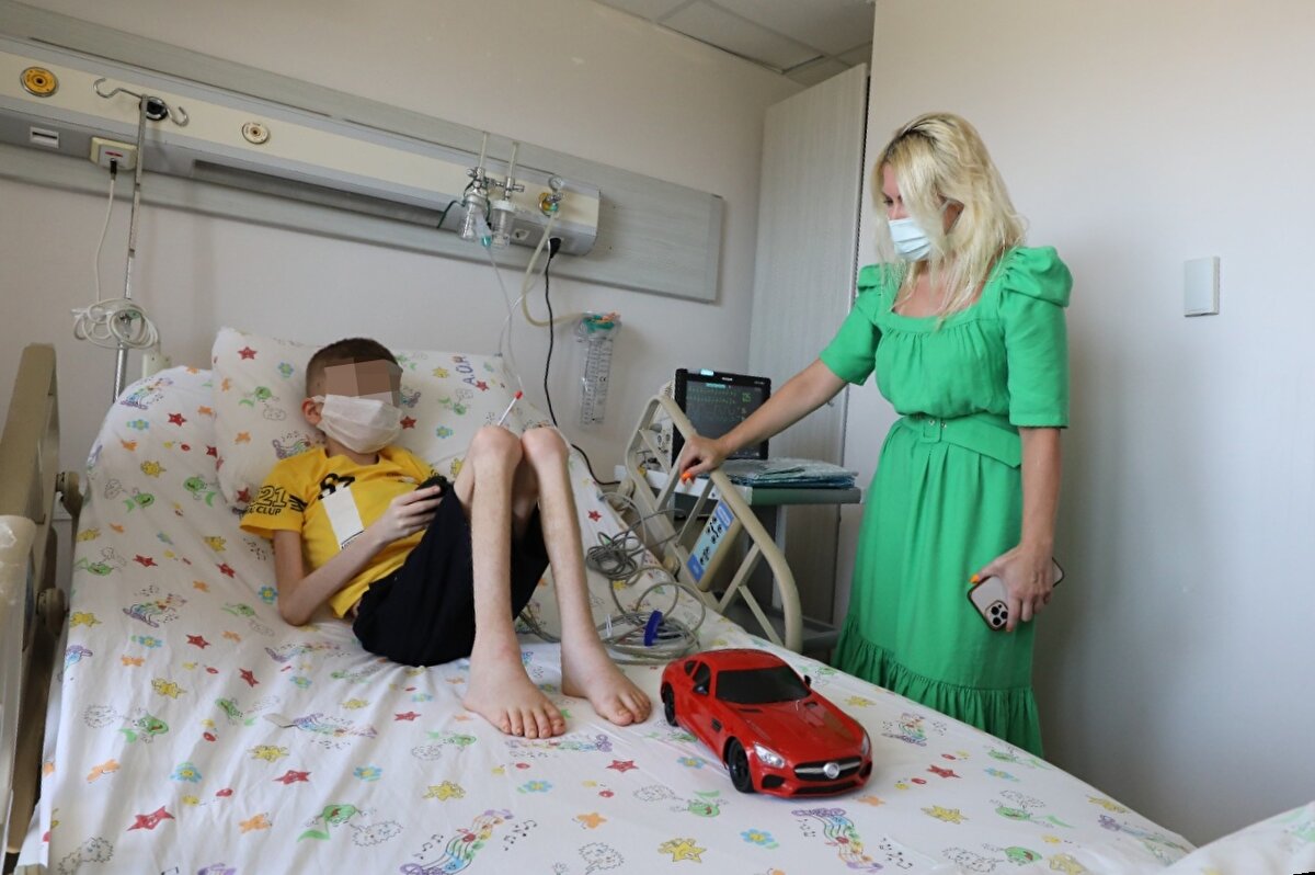 Cem hastanede tedavi görürken;