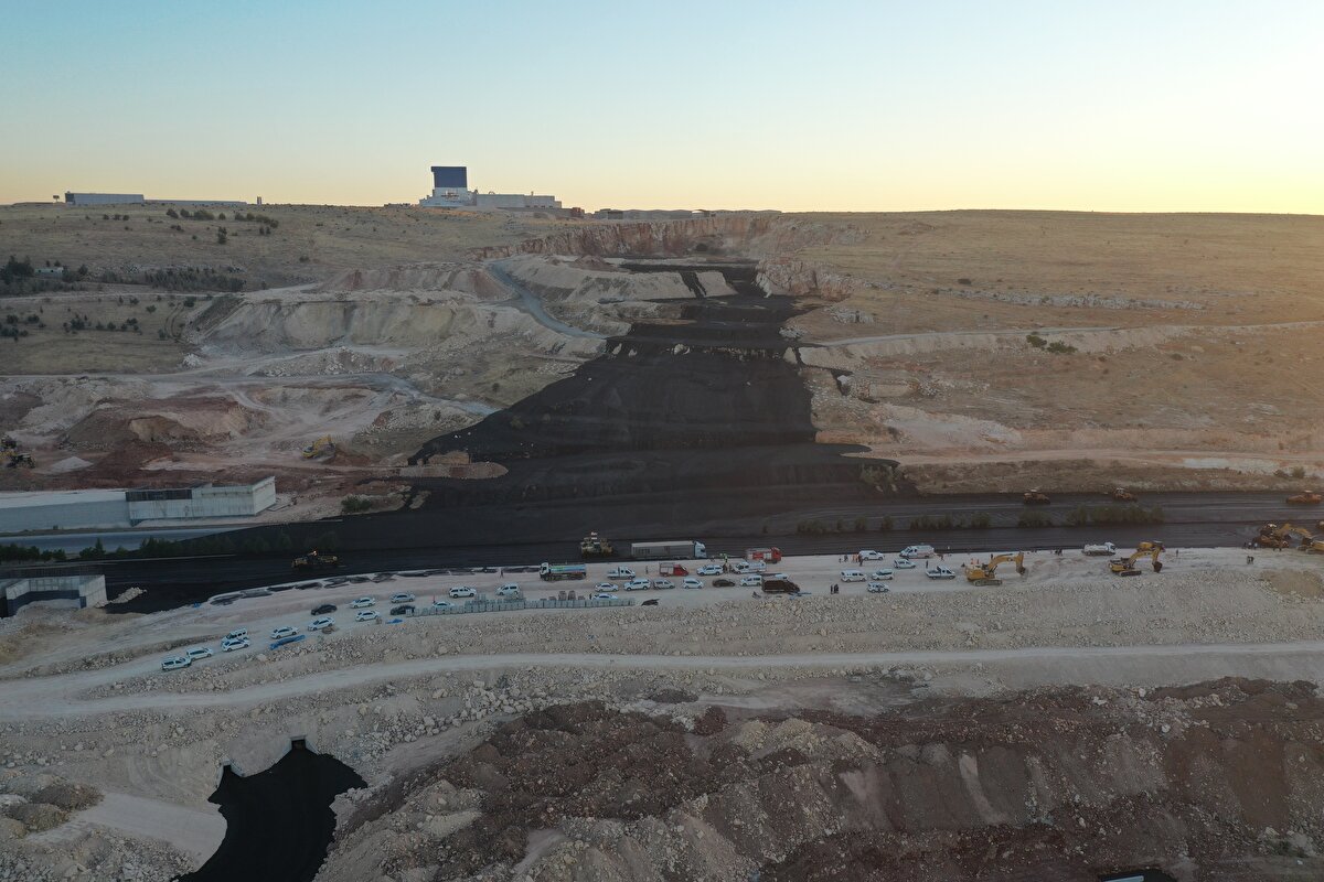 Gaziantep Organize Sanayi Bölgesi (OSB) atık su arıtma tesisindeki setler taştı.