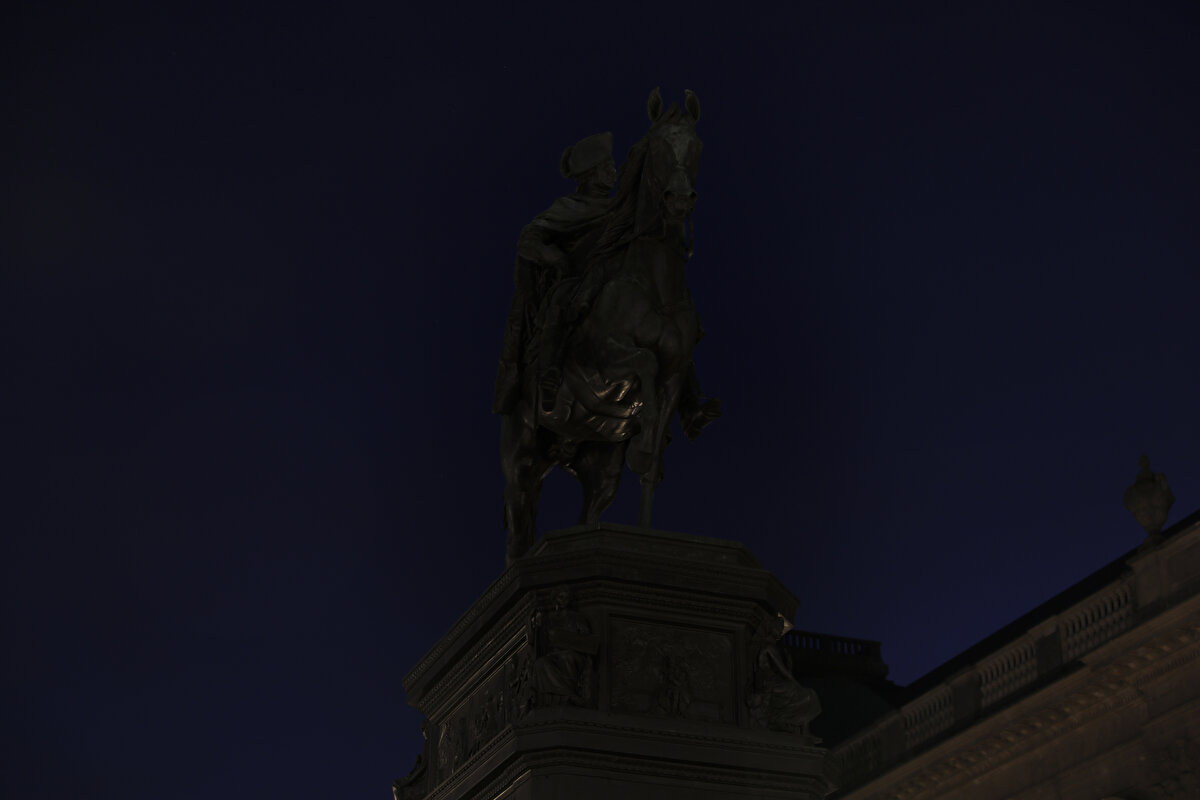 Almanlara kapsamlı gaz azaltma önlemleri ve enerji faturalarında ek ücretler beklemeleri söylendi.<br><br>