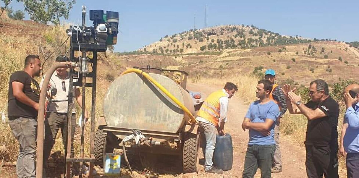 Köylülerin talebi üzerine AFAD İl Müdürü Cahit Akkoyun ve jeoloji mühendislerinden oluşan ekip, köyde inceleme yaptı.<br>