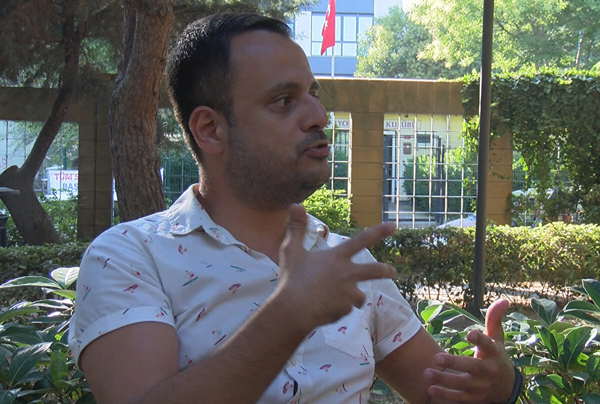 DÜNYANIN EN KORKTUĞU ÜÇ VİRÜSÜ DE YENDİ<br>Tulunay, 2015'de İngiltere'ye yerleştiğini, 2016 yılının Haziran ayında HIV teşhisi aldığını kaydederek pandemi döneminde de Kovid'e yakalandığını anlattı ve maymun çiçeği teşhisiyle ilgili tecrübesini ise şu şekilde özetledi: