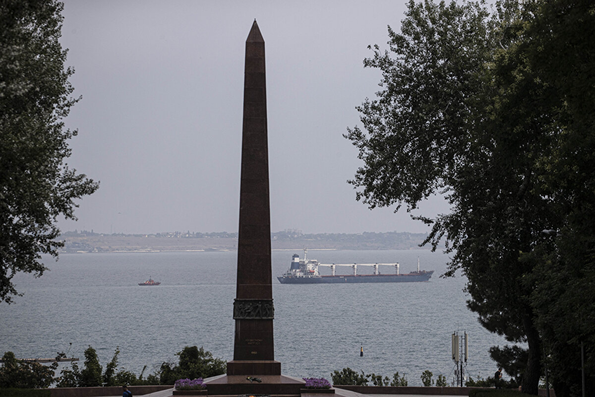 Boş gemiler ve tahıl yüklü olmayan gemilerin limanlardan çıkmasına izin verilmeyecek.16 geminin konvoy halinde limanlardan ayrılması bekleniyor.<br><br>