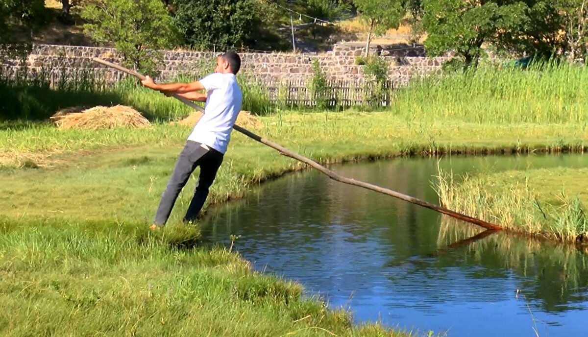 ALMANYA'DAN YÜZEN ADALARI GÖRMEYE GELDİ<br>Böylesine zenginliklerin dünyada çok nadir görüldüğünü ifade eden Prof. Dr. Kılıç, "Bunları koruma mecburiyetimiz var. Hepimiz sorumluluk almalıyız. Ben insanlarımızın çevreyi, canlıları koruyacağını düşünüyorum. Kendini bilmezler çıkabilir ama onlara yapılacak uyarılarla onların aynı hassasiyeti göstereceğini umuyorum" dedi.