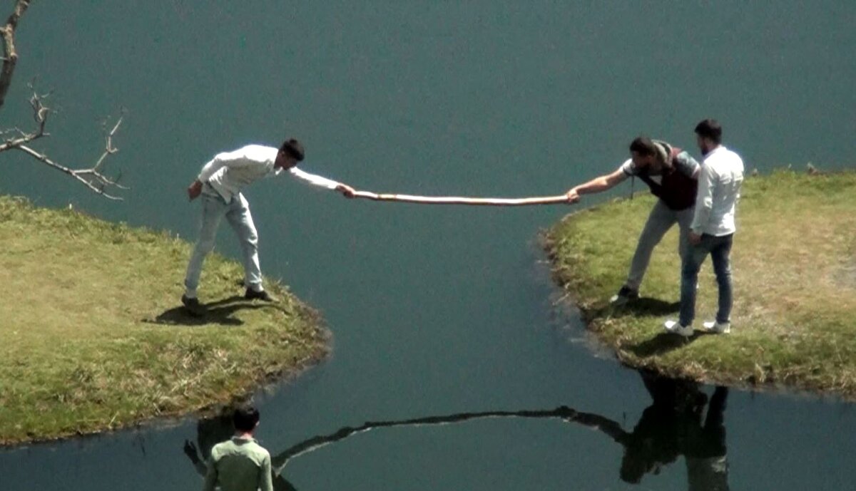 'ÇOK ÇABUK BOZULABİLİYORLAR'<br>Dicle Üniversitesi Fen Fakültesi Biyoloji Ana Bilim Dalı Başkanı Prof. Dr. Ahmet Kılıç, yüzen adaların onlarca yılda oluşan hareketli sistemler olduğunu ifade ederek, şunları söyledi: